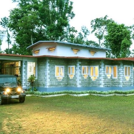 Coorg Kolamotte Hotel Gonikoppal ภายนอก รูปภาพ