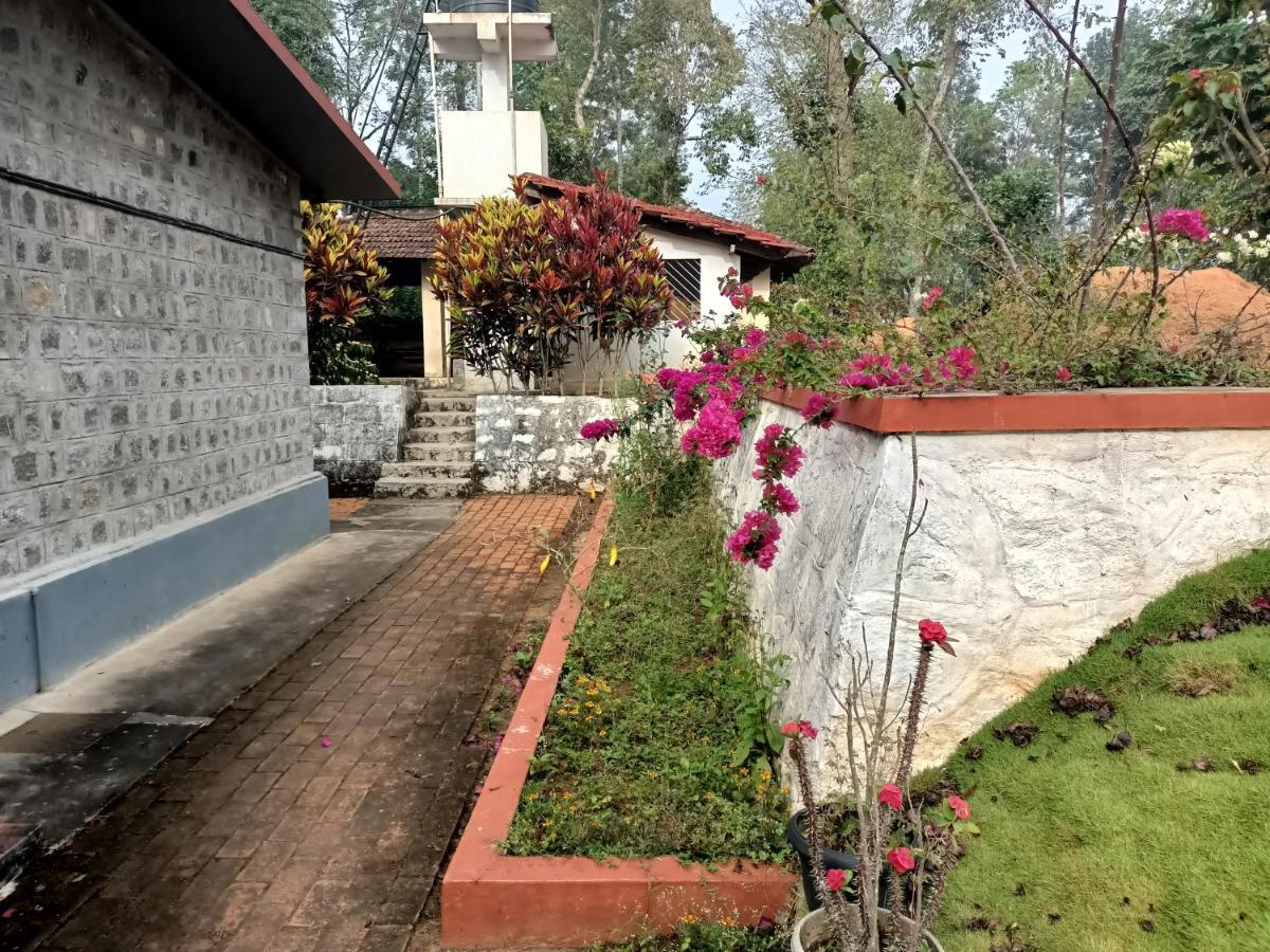 Coorg Kolamotte Hotel Gonikoppal ภายนอก รูปภาพ